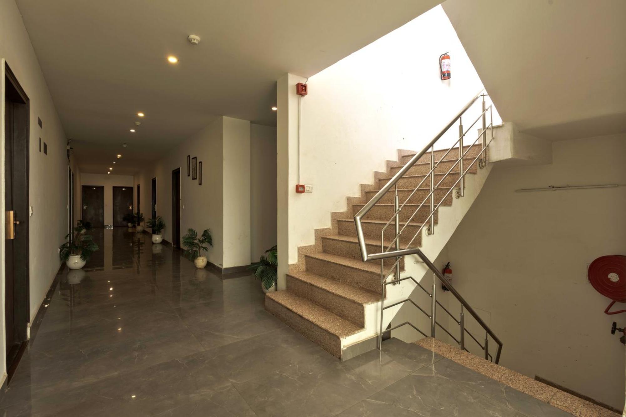 Hotel Luxury Tashree At Airport